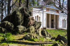 Świątynia Ateny w Parku Krajobrazowym w Bukowcu