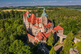 Zamek Czocha nad Jeziorem Leśniańskim. 